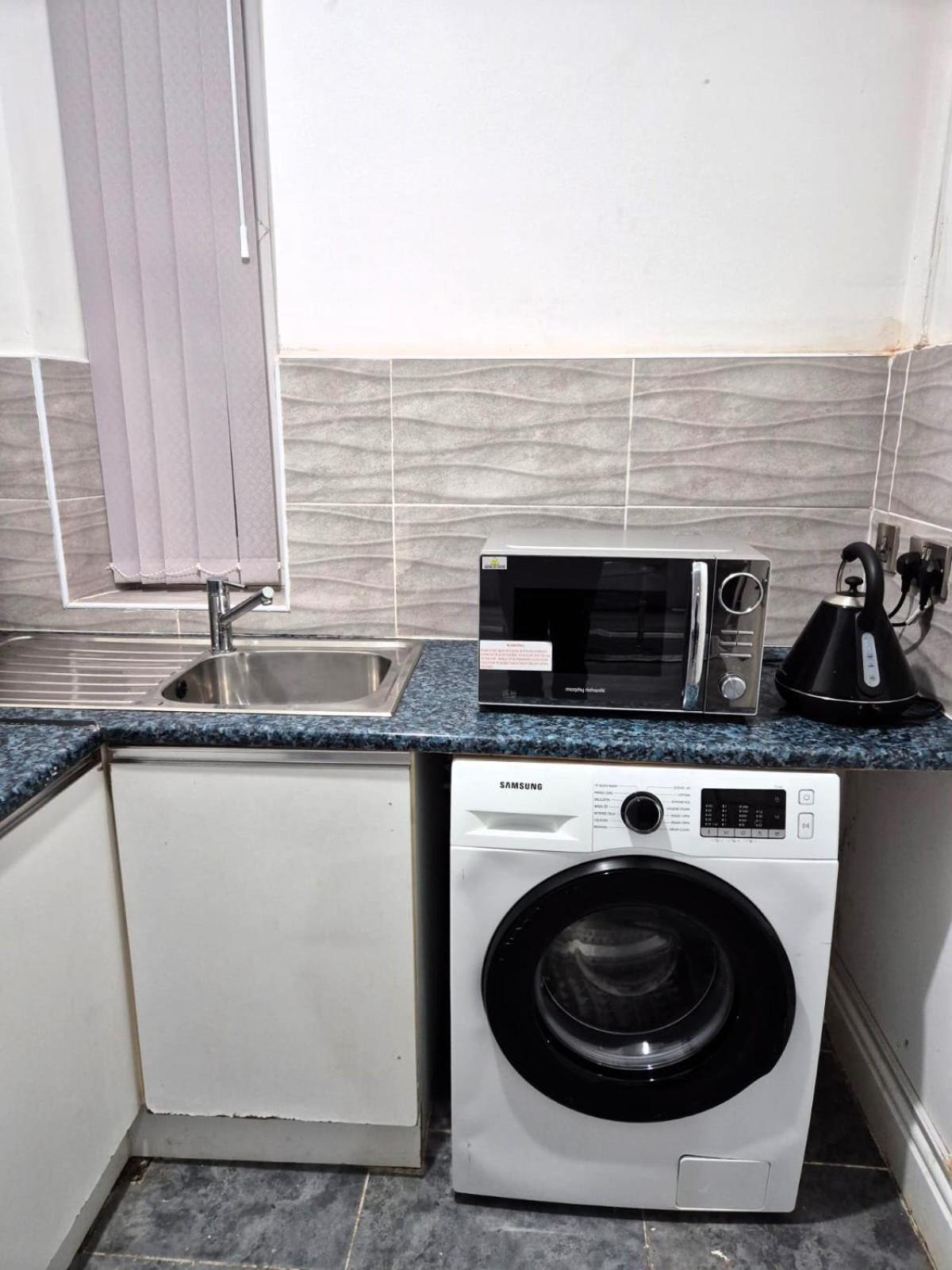 Affordably Elegant Apartments Close To Coop Live, Etihad Stadium And Manchester City Centre Экстерьер фото