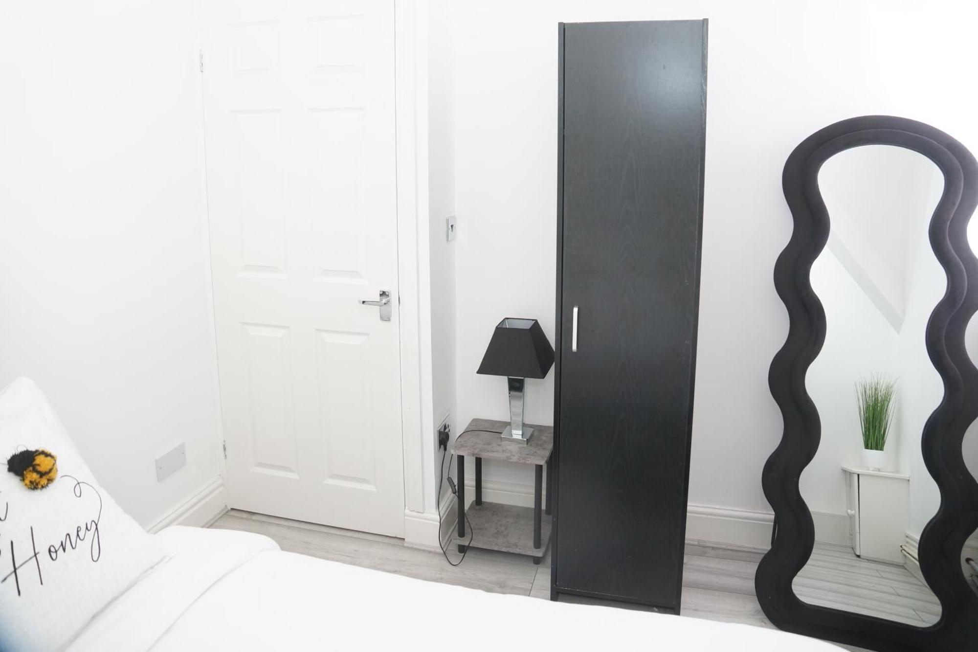 Affordably Elegant Apartments Close To Coop Live, Etihad Stadium And Manchester City Centre Экстерьер фото